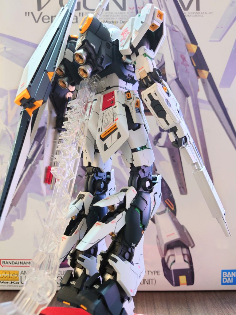 バックがカッコイイデカールは元のデカールにRGの余りとラインデカールはりました