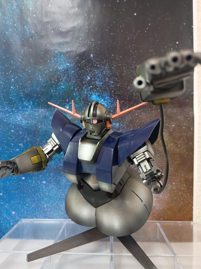 腕パーツが重いらしく……横からな感じがポージングできなかった