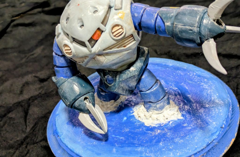 缶サフ白を吹いてから水性ボビーカラーで筆塗りをして、エナメルでウォッシングとウェザリングマスターで仕上げました。(水垢や錆等)