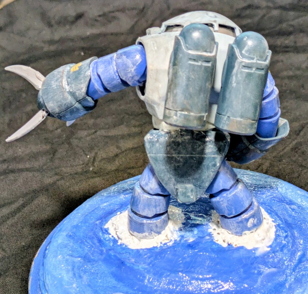 丸ベースに石粉粘度で波を作り、ときパテを塗ってから筆塗り。最後にみんな大好きジェルメディウムで仕上げ。