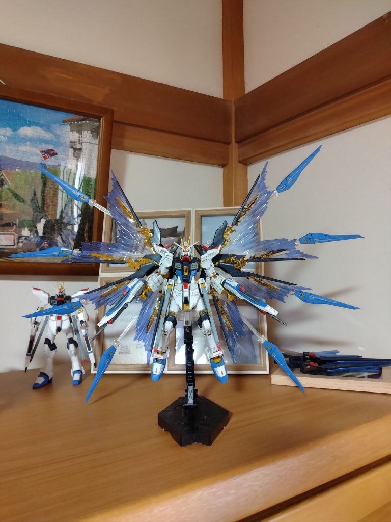 作品名：拡張エフェクトユニット天空の翼<p>見慣れたエフェクトパーツですが、自分の家で飾ってみると、結構いい！</p>
