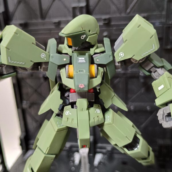 HGグレイズ作成中です。デカール貼ってつや消しまで吹きました✨️汚し前に一度投稿しておきます。（4枚目）