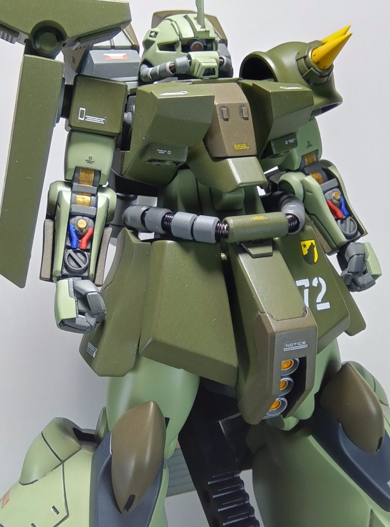 友人が好きだと言わなければ、このザクIIIも製作することはなかったでしょう………そーゆー意味では友人に感謝ですこのキットを用意してくれたもう一人の友人にも感謝ですm(_ _)m