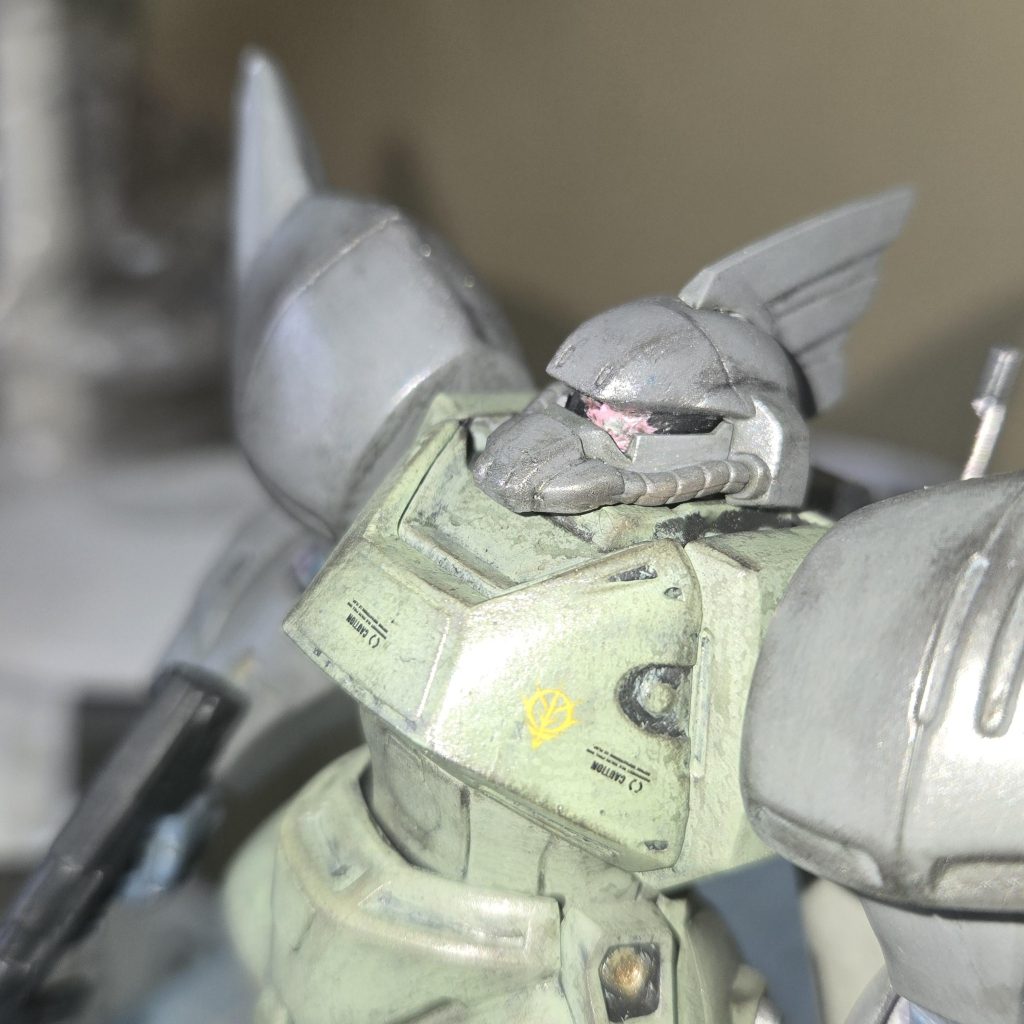 顔も鼻が薄く感じたのでエポパテで厚くしてます。