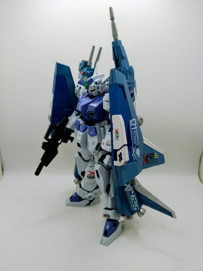 しかし、背中と腰廻りから足にかけての装備以外は合わずに（汗）。リサーチ不足でしたが、両肩と両腕は試行錯誤して、なんとか装着（汗）