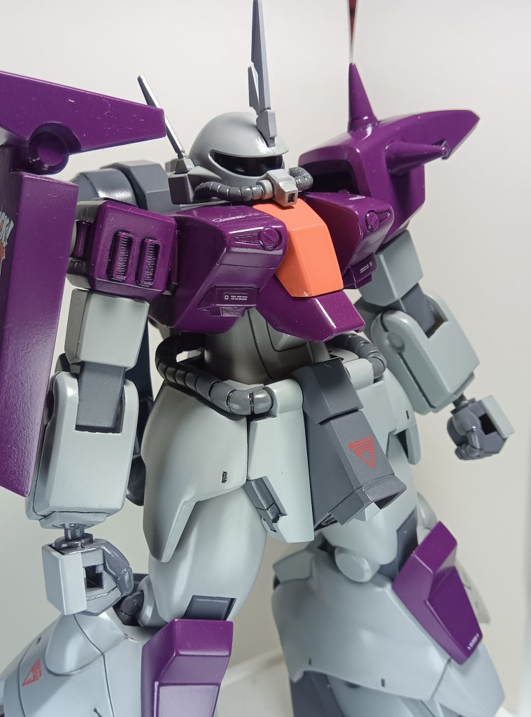 右肩の２連ダクトはシン • マツナガをリスペクトで（笑）