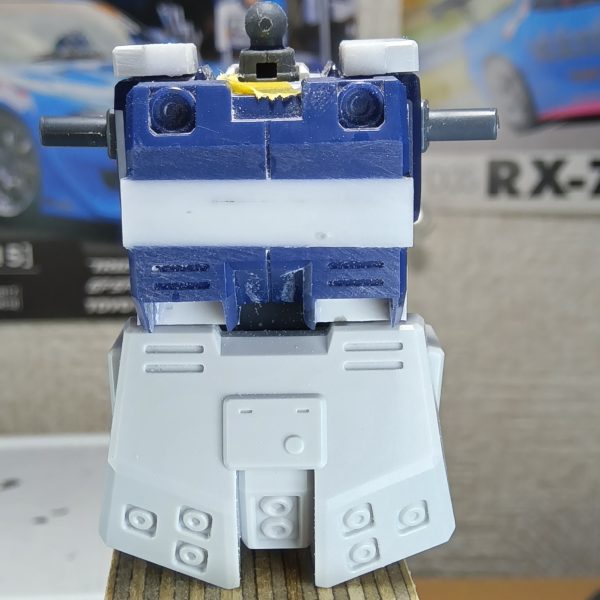 みなさまいつも閲覧、いいね、コメントを下さってありがとうございますジムクゥエルのバックパックなんですが小さくて好きではなかったのでジムストライカーのバックパックをおごってやったのですが………クゥエルのバックパックを延長加工したらよくなるのではと思い6ミリほど延長加工してみましたカットラインが斜めになってしまいましたが、御愛嬌とゆーことで（笑）（6枚目）