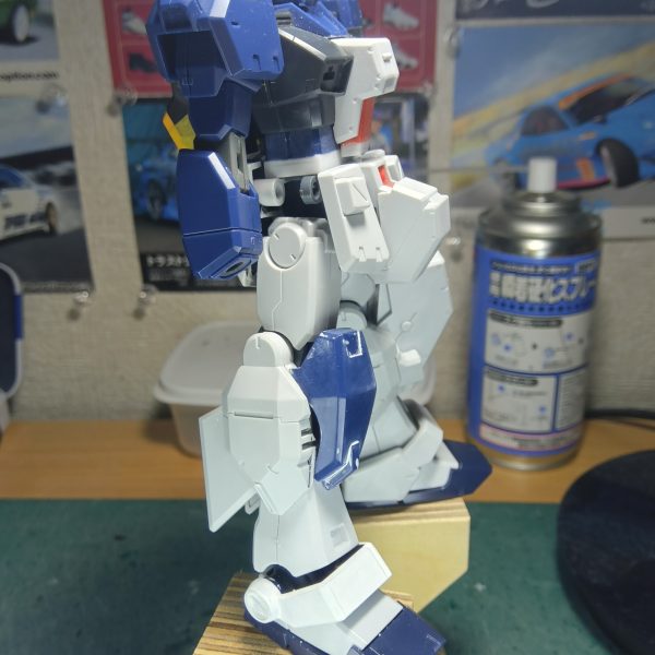 ジムクゥエルを製作するにあたり、ガンダムヘイズルにドナーになっていただき、ジムクゥエルがちょっと強化型になったジムクゥエルになってもらおうと制作中でありますリヤのスカートアーマーにバーニアを仕込みまして高機動な感じになりましたヘイズルのごっついヒザをジムクゥエルのヒザに入れ替えるとこんな感じになりました足首のアンクルアーマーもジムクゥエルに交換で、ジムクゥエルのボディにジャンクで持っていたジムスナイパーを移植してジムスナイパーにしてやろうと思います（6枚目）