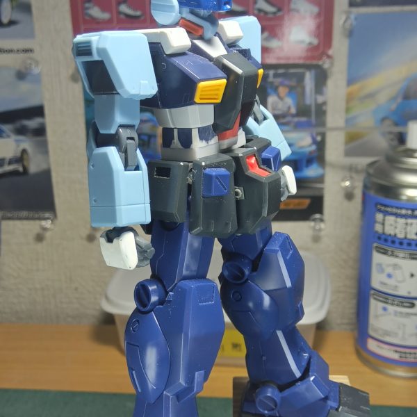 ジムクゥエルを製作するにあたり、ガンダムヘイズルにドナーになっていただき、ジムクゥエルがちょっと強化型になったジムクゥエルになってもらおうと制作中でありますリヤのスカートアーマーにバーニアを仕込みまして高機動な感じになりましたヘイズルのごっついヒザをジムクゥエルのヒザに入れ替えるとこんな感じになりました足首のアンクルアーマーもジムクゥエルに交換で、ジムクゥエルのボディにジャンクで持っていたジムスナイパーを移植してジムスナイパーにしてやろうと思います（5枚目）