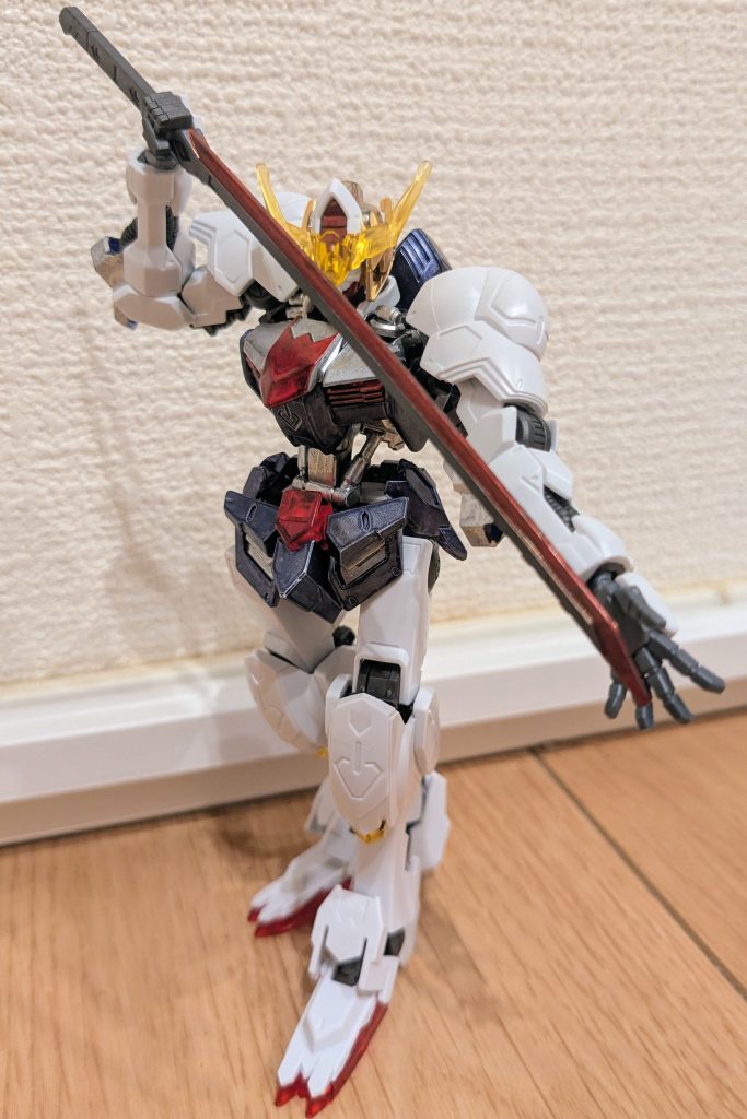 普通のルーミアでは武器は持ってませんが、EXルーミアの太刀持ち姿をイメージして、バルバトスの太刀を装備して１枚。刃の部分だけをロイヤルメタレッドで塗装することでそれっぽく、また狂気な感じも増して良かったと思います。