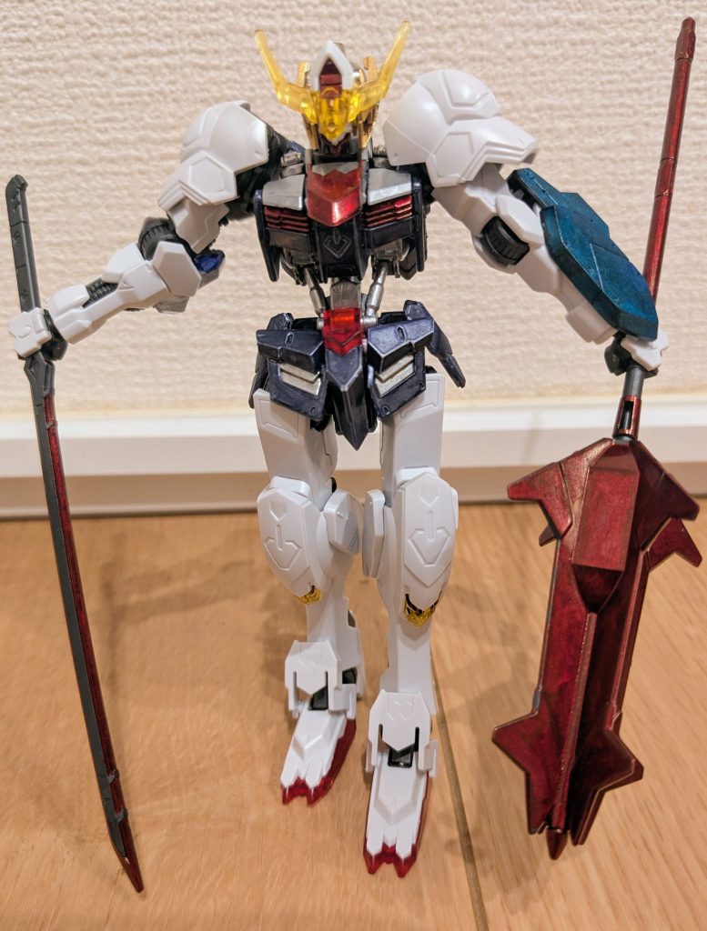 太刀とメイスの両方を持たせて１枚。獲物と構えでエヴァっぽくも見える１枚になってしまいました（笑）