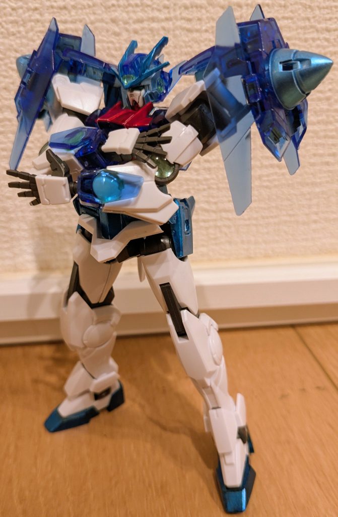 GNドライブを横にして腕組みさせて１枚。ポーズ的にはチルノだけど、ちゃんとダブルオーの系譜に見える１枚になりました。