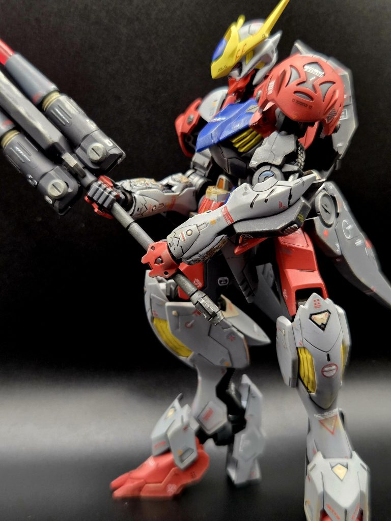 こうして構えると侍のような佇まいもあってカッコイイですね。完全に白黒で塗りあげても雰囲気が出るかなぁ。良いキットが作れましたー。楽しかった。