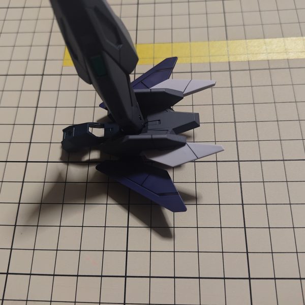 次はコアガンダムをベースに進行中改造案が浮かばず数日なにも進んでいませんでしたが、とりあえず気になっていたコアディフェンサーの向き差し替え部分をきちんと変形するように改良しました（2枚目）
