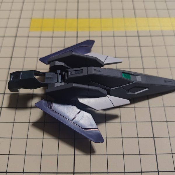 次はコアガンダムをベースに進行中改造案が浮かばず数日なにも進んでいませんでしたが、とりあえず気になっていたコアディフェンサーの向き差し替え部分をきちんと変形するように改良しました（3枚目）