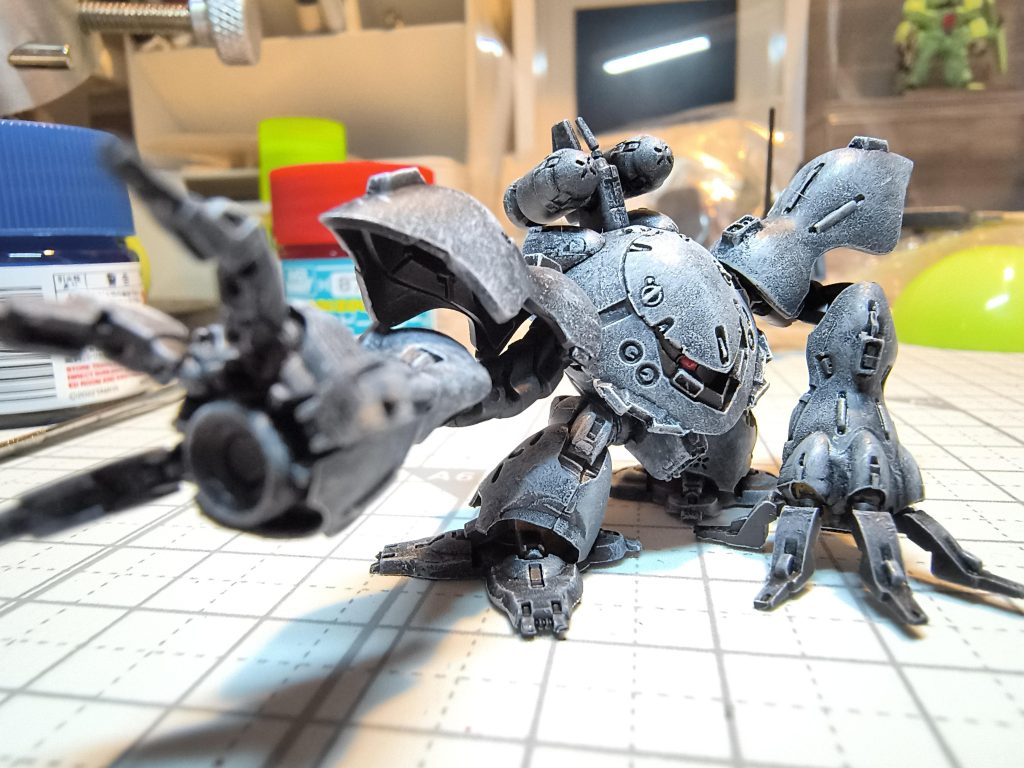 例によって黒下地からの白ドライブラシ。今気づいたけどアンテナちょっと曲がってませんか！？