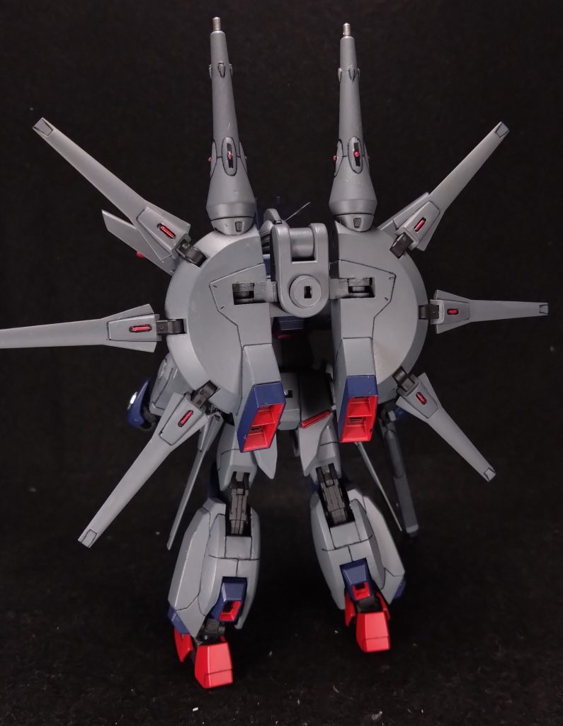 背面バックパックは合わせ目消し等の都合で接続アームを変更しています