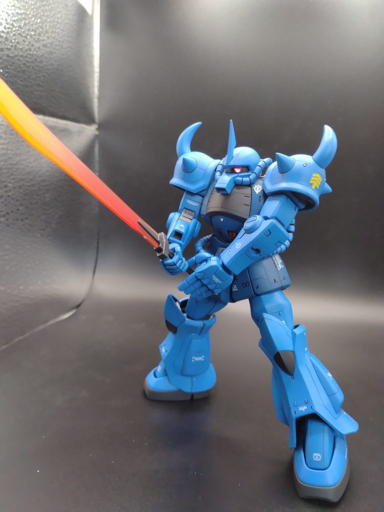 ヒートサーベルは中心をクリアレッド、つや消しですが、いかにも熱そうな感じは出たかなと。