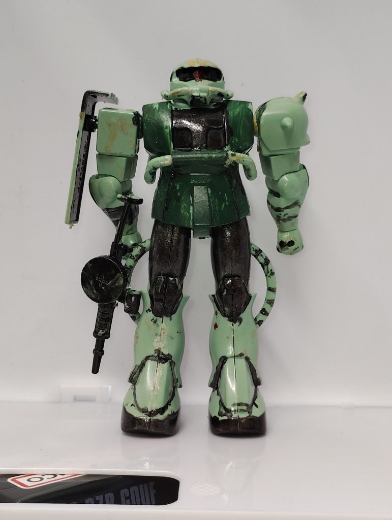 某オークションで落札この成形色のザクが手に入り作成開始 