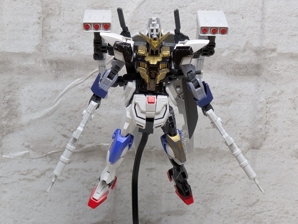 腰に備えてあるソード(ガンプラバトルアームアームズに付属)も装備可能。グリップの向きでソード、ガンとモードも変えられる。