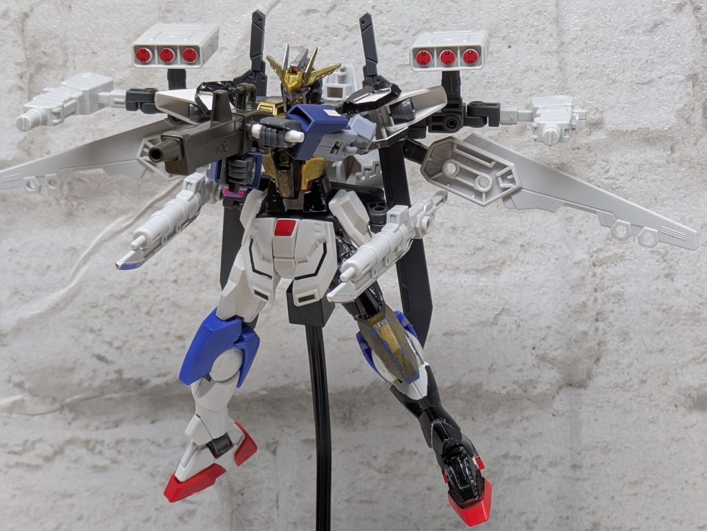 一斉射撃みたいなやつ。こういうごちゃごちゃした機体も嫌いじゃない