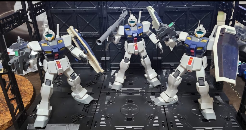 ブンドト設定:3機で1個小隊を編成(ジオン側は4機)Bタイプはバックパック等機動力の強化がなされている。