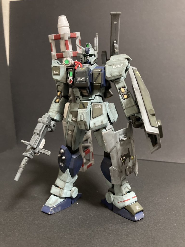 「パッチワークの機体でしたし、なんだか語呂がいい。妻との思い出が付いていれば、こんな機体であんな仕事をしても、生き残れそうな気がしませんか?ミヤギ少尉とヘント少尉を見ていると、絆の力が人を生かすこともあるって、そういうことを考えたりします。」 ー