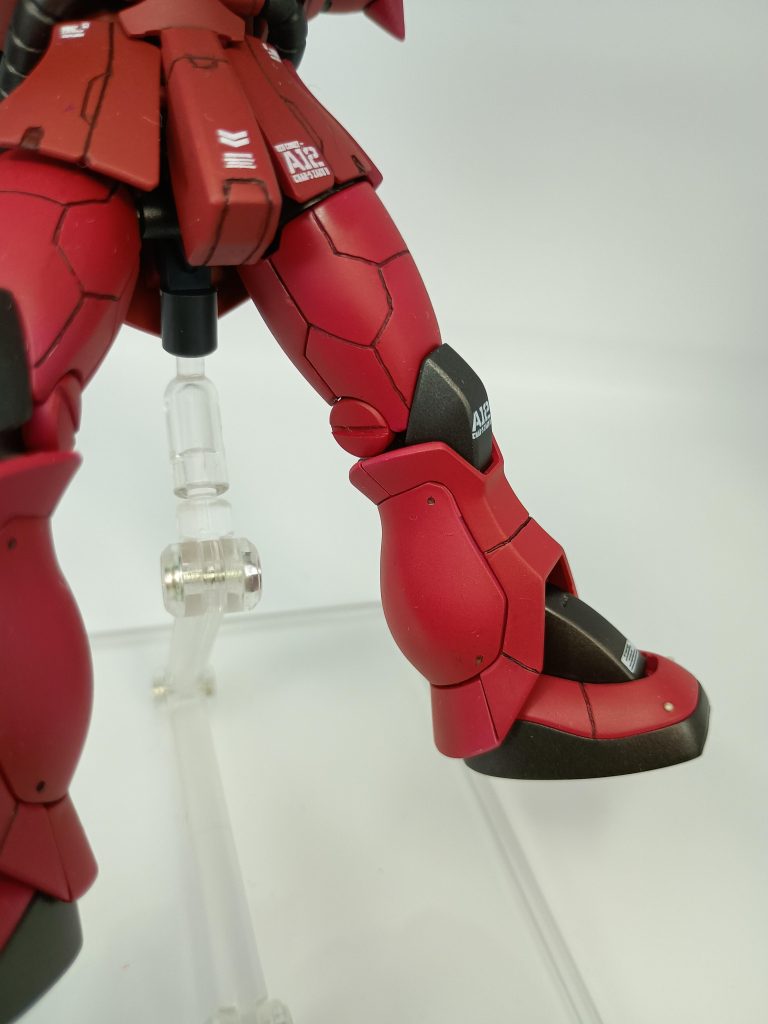 足先にはメタルパーツ追加