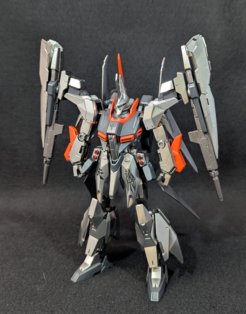 塗装は黒立ち上げというものをやってみました使用塗料はスーパークロームシルバー2です、メッキみたいに輝く良い塗料でしたがあんまり写真で見ると光ってないのが残念