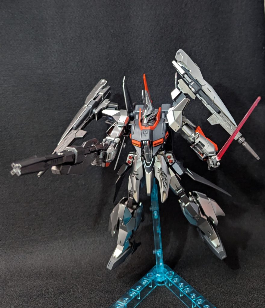 手持ち装備としてはビームマシンガン、ビームサーベルを用意しましたですがギャプランみたいに手は素手のほうがサマになるかな