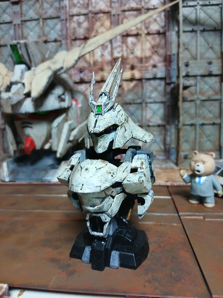 汚ぇサザビー。これもクリア外装。安いんだよ‼️みんなクリアはハズレだと思ってるだろうが中古で安く買えるのでモデラー的には当たりです‼️