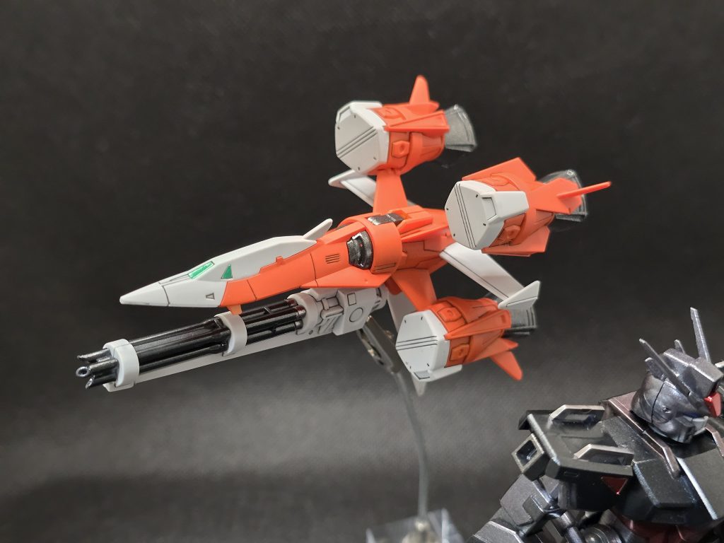 白い部分は、スミイレのみ。オレンジの箇所と共にスムースクリアでマットにしています。メタリック部分はツヤです。