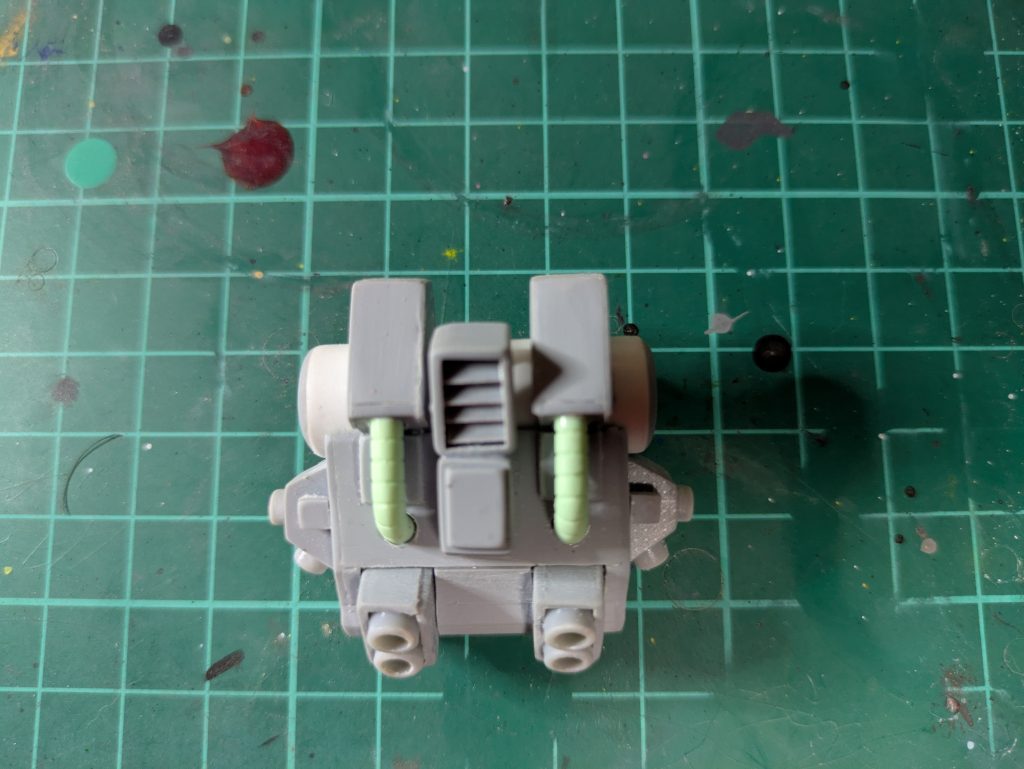 プラ版箱組み、プラパイプ、プロペラントタンクと動力パイプが流用です。ゲルググの日ってあるんですかね?