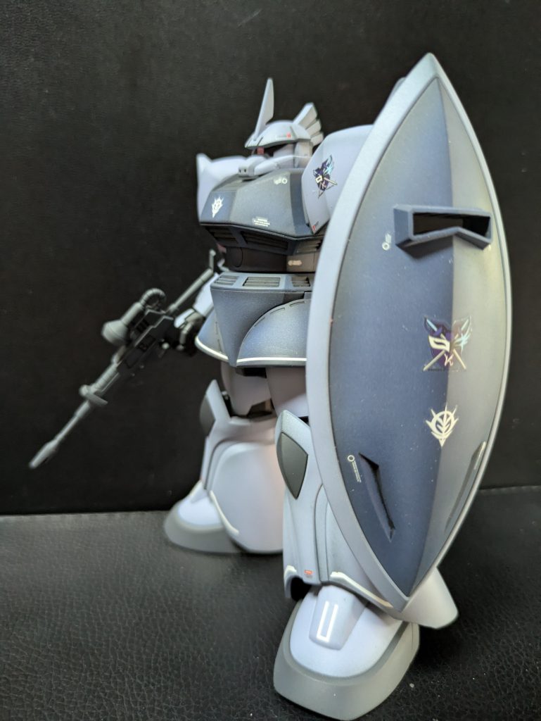 ゲルググ大好きです、量産されたモビルスーツの中でもかなり上位です。ファースト、Z、ZZ、回想シーンで逆襲のシャア、ユニコーンにも登場シーンありますね。