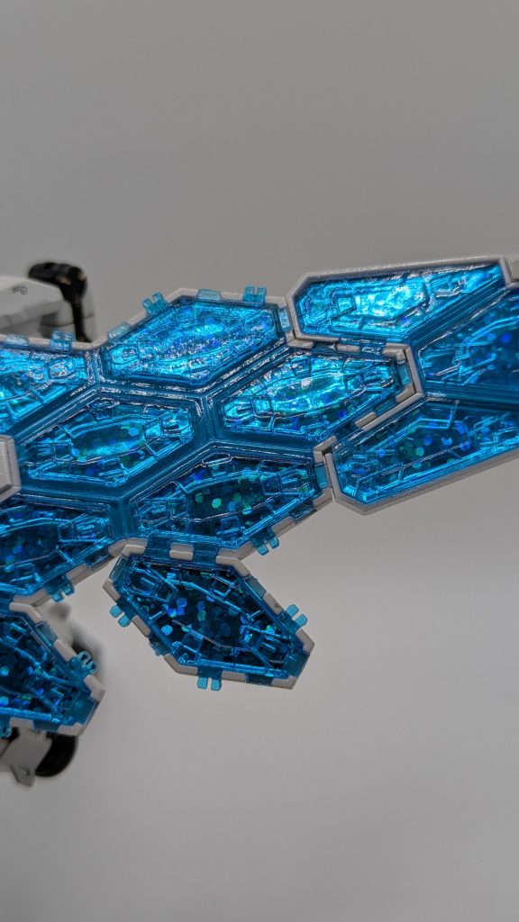 100均にて購入したホログラムシートを仕込みましたのでゼクノヴァのようにキラキラさせました 写メではわかりにくい けっこう苦労したのですが