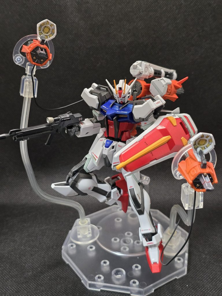 リード線は0.8mmで、バレルの付け根などに差し込んでいます。スタンドはキャンドウのスタンドと、グッスマさんのスタンドをあわせて使っています。