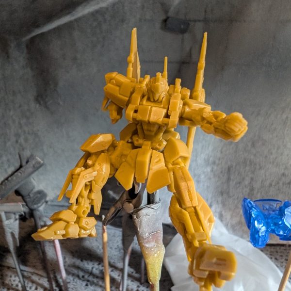 アーティファクト第五弾のジ・Oと百式を手に入れてから、思っていたコロニーレーザーの内部戦闘シーン。なんとかキュベレイを手に入れたので出来そうです。ジ・Oがクリアバージョンでよく見えないのでサフを吹いた後どうなるかですね。（3枚目）