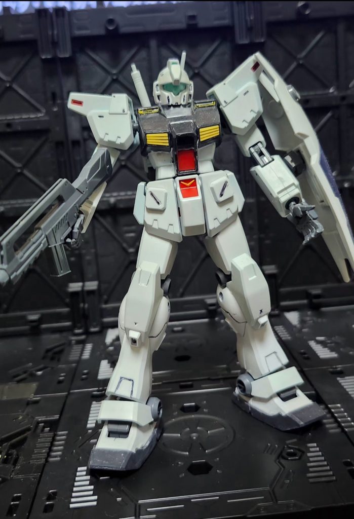 全体的に白く塗装してるのだが効果が薄い( ノД`)…チャームポイントはカメラアイを緑色で作成Uvレジンで試行錯誤 