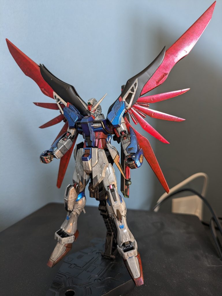 前に作ったデスティニーをマジックリンの海に投げ込み全塗装を全剥がししましたそしてデスティニーとストライクを初めてのフュージョン(ミキシング)!