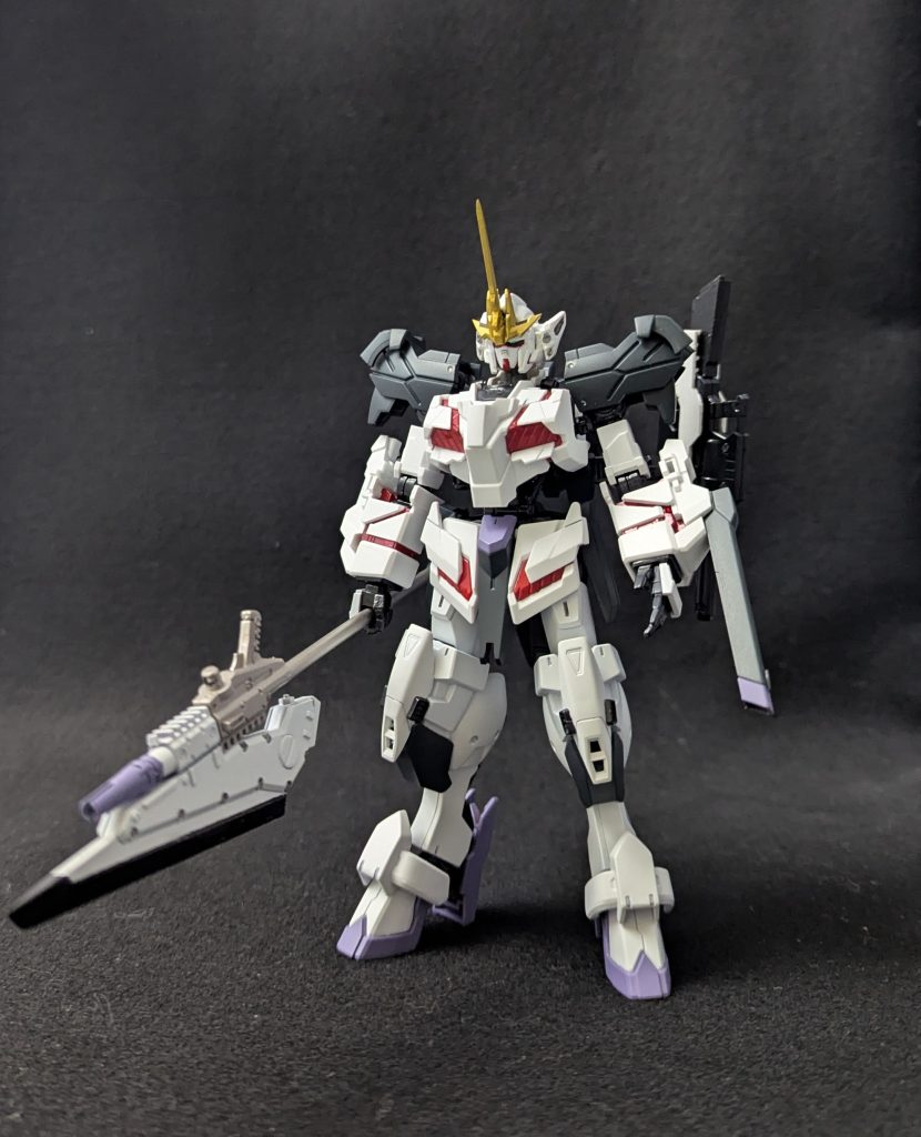 鉄血MSらしく大型武器を振りまわすので左手に銃火器などを持つのが難しいので腕部ビームキャノンを装備しました