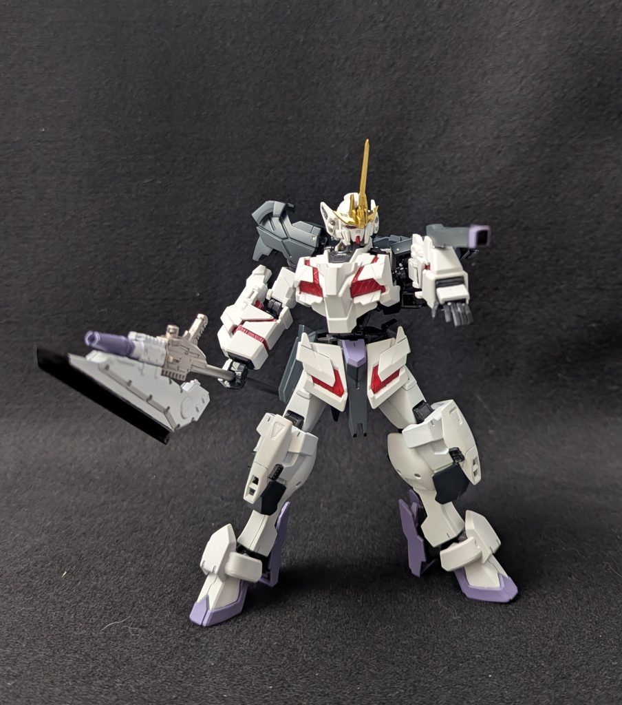 腕部ビームキャノンはそのまま撃つこともできますがシールドと接続する事で真価を発揮します