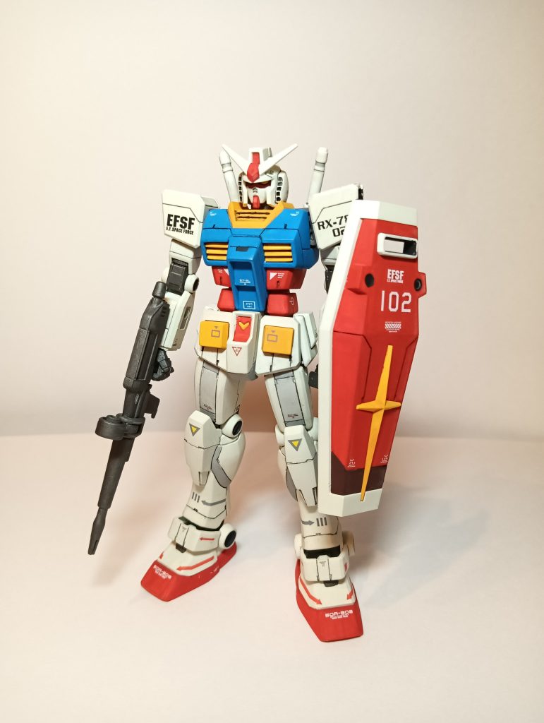 全体に筋彫りや、合わせ目消しをしています。デカールも頑張りました。