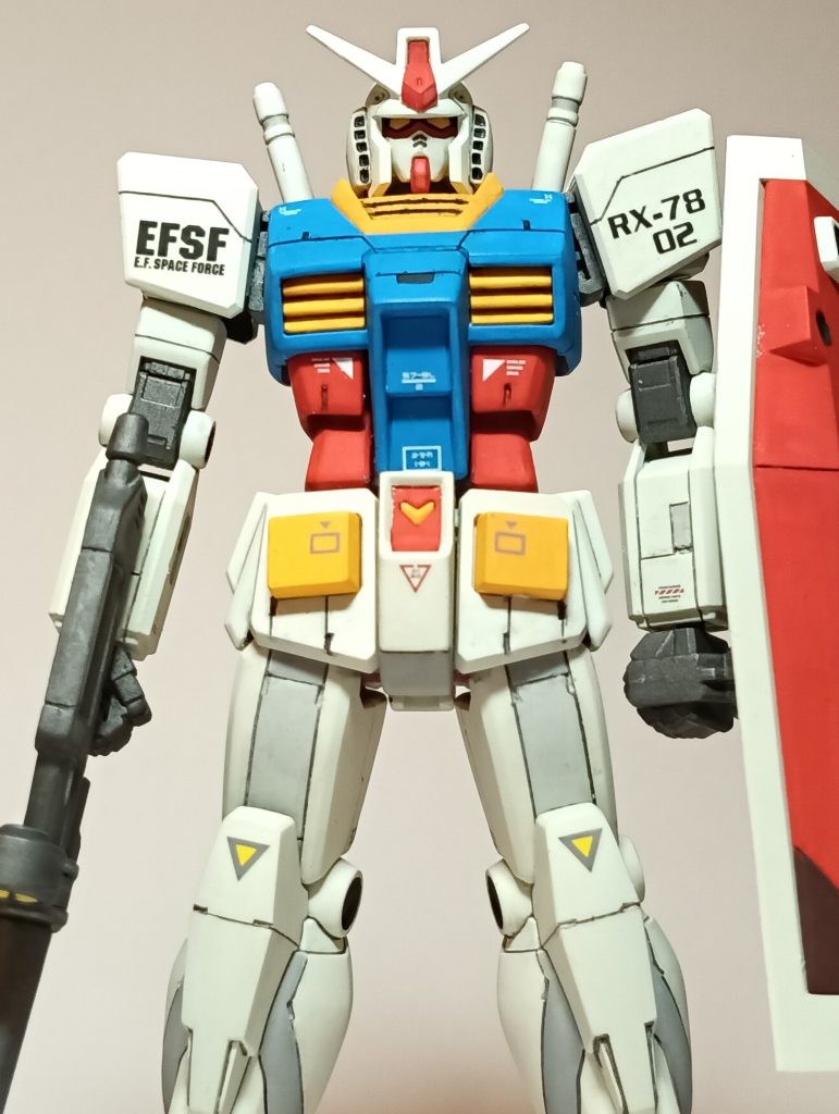 家にガンダム用のデカールがなかったので、GP02のGPの部分を切り取って使用。本来の型番と少し違いますがあまり気にしません(gundam-kao5)制作が終わった後に知りましたが、GQuuuuuuXに出てくる白いガンダムの型番がRX78-02でした。まさかの一致でびっくり。