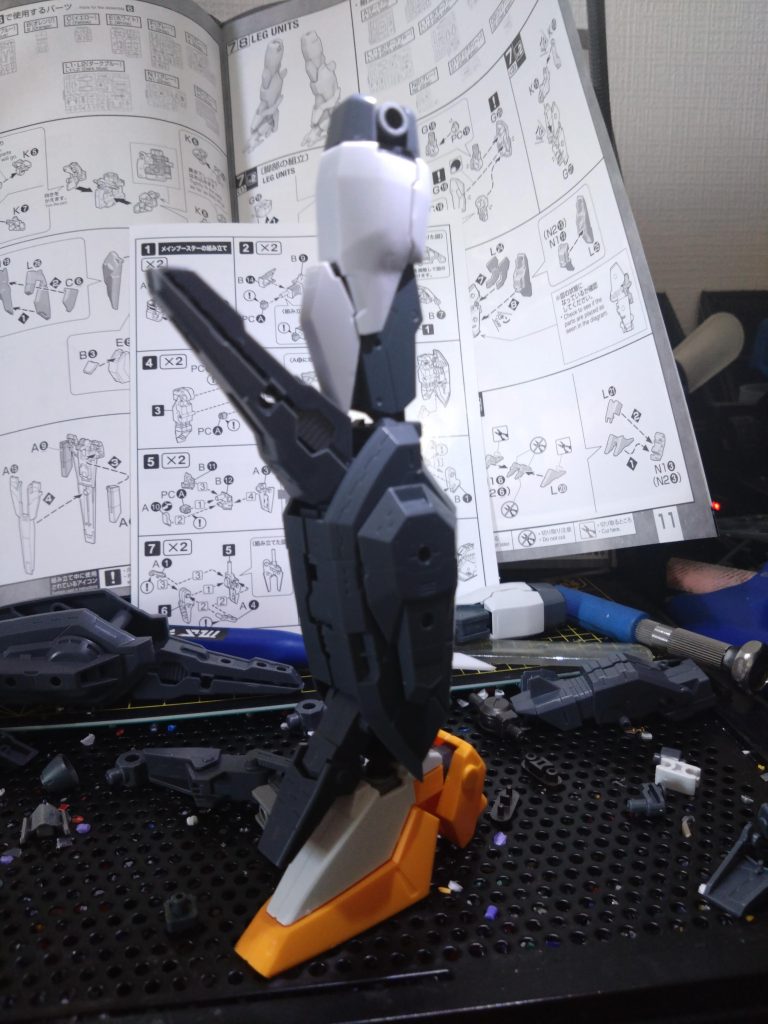 足の延長工事中