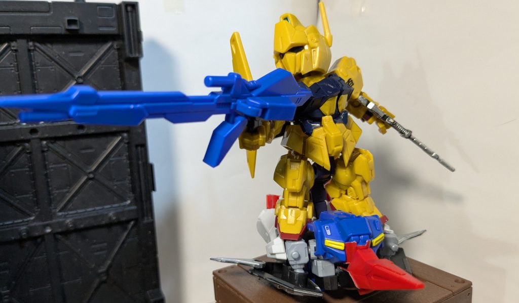 百式を載せて戦ってます。フレームをZを銀、百式を金にしているので、金銀との組み合わせが良きです。