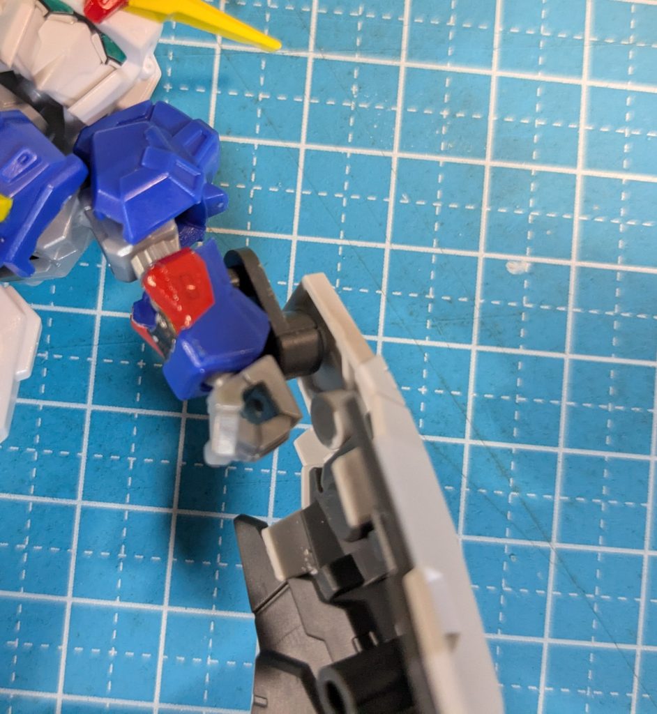 腕もジョイントパーツを付けてます。