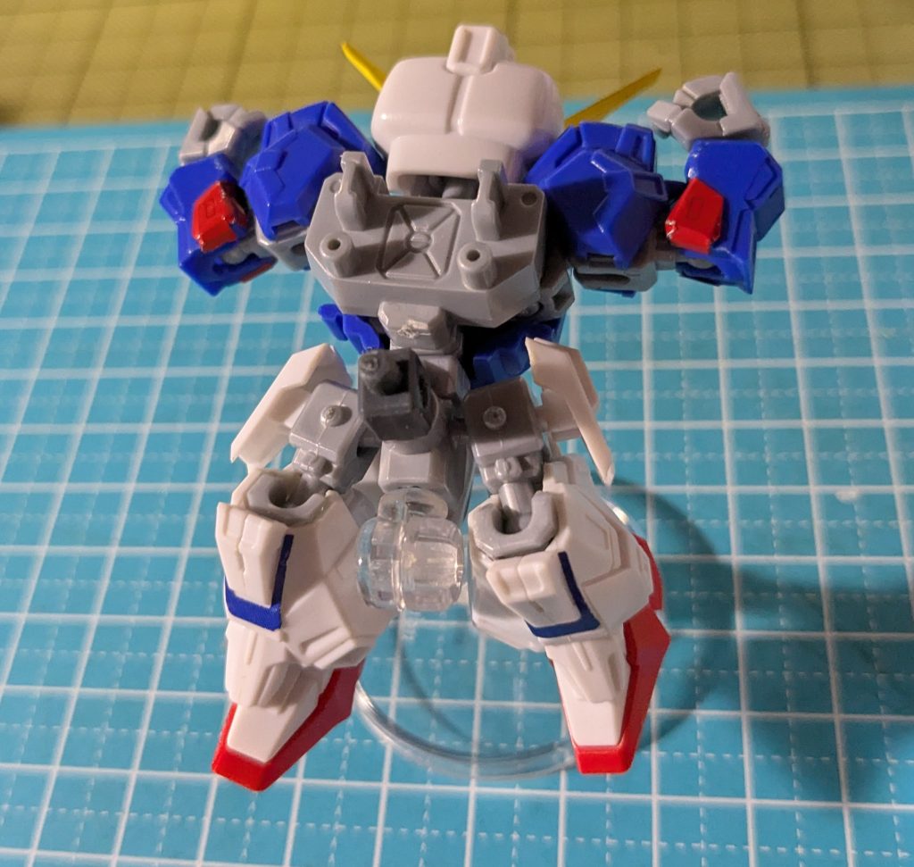 この状態から各パーツを付けていきます。