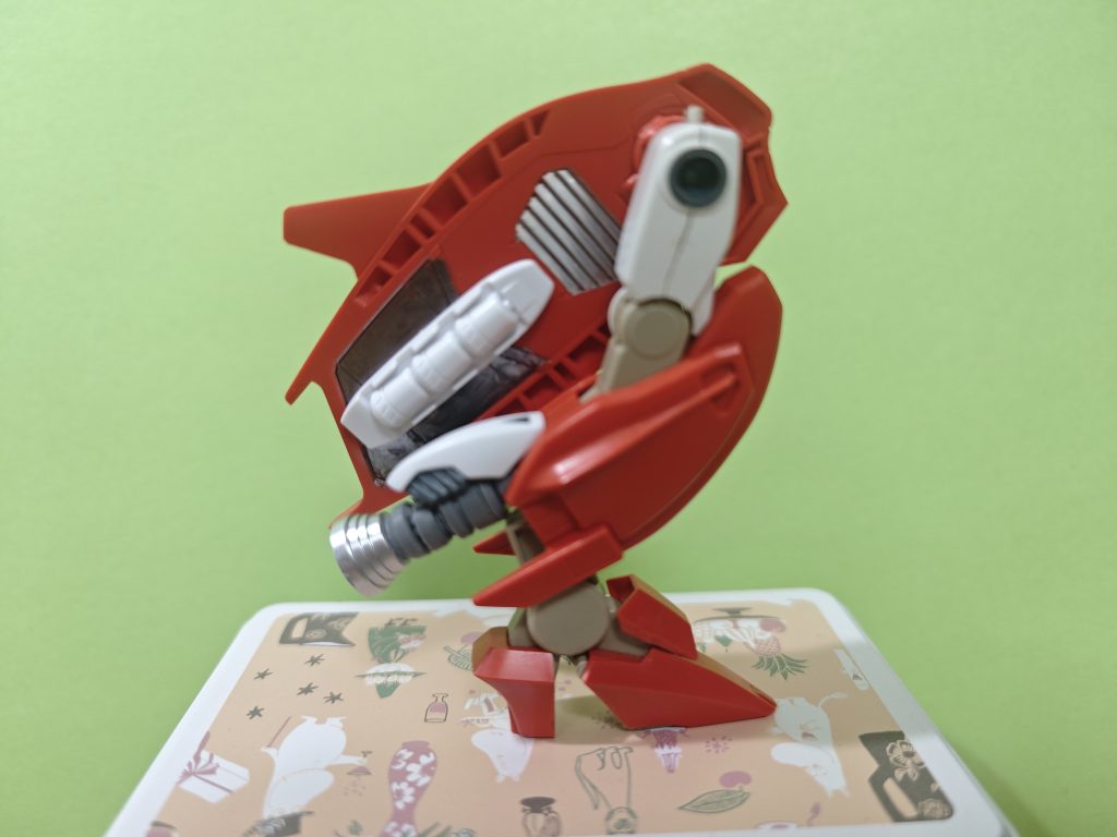 ふくらはぎを追加し、中華プラモのジャンクパーツのブースターをつけました！