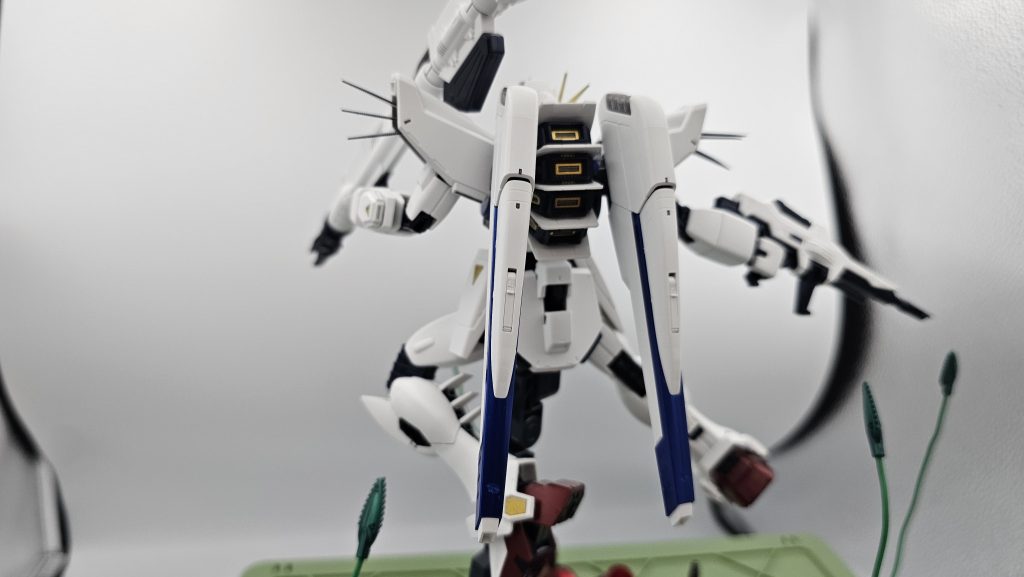 作成中にヴェスバー片方の内部の軸が折れましたwそのため構えは撮ってません。内部の可動部分はかなりキツキツなので塗装は色ごとに組み立ててからかつヴェスバーは内部塗らないが得策かもですね。軟式ジョイント無いんですよねこの子w