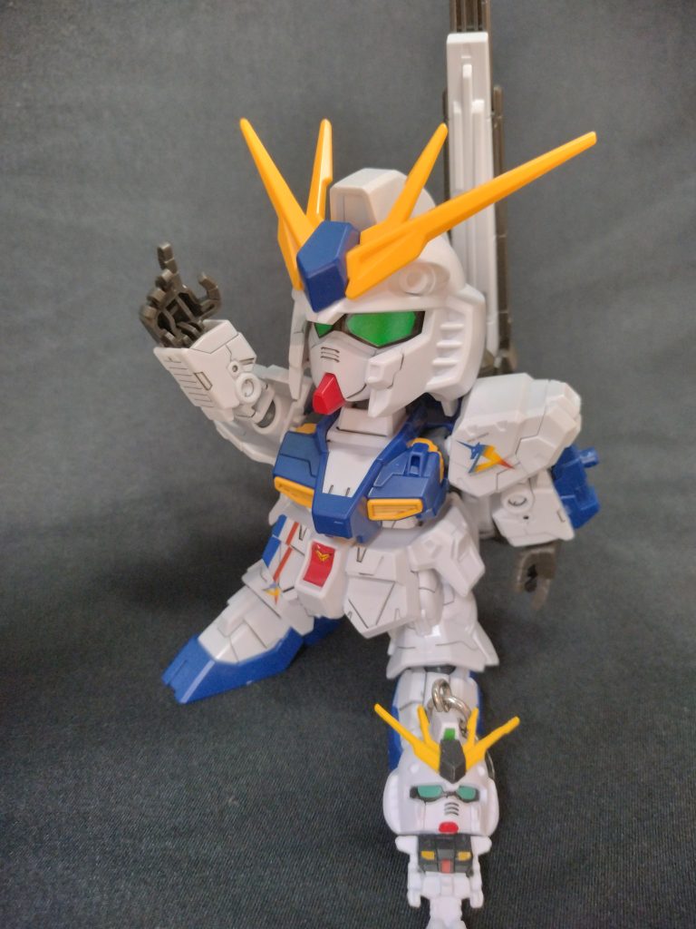 やっぱりνガンダムって何年経っても変わらないカッコ良さがありますよね(iori_sei)